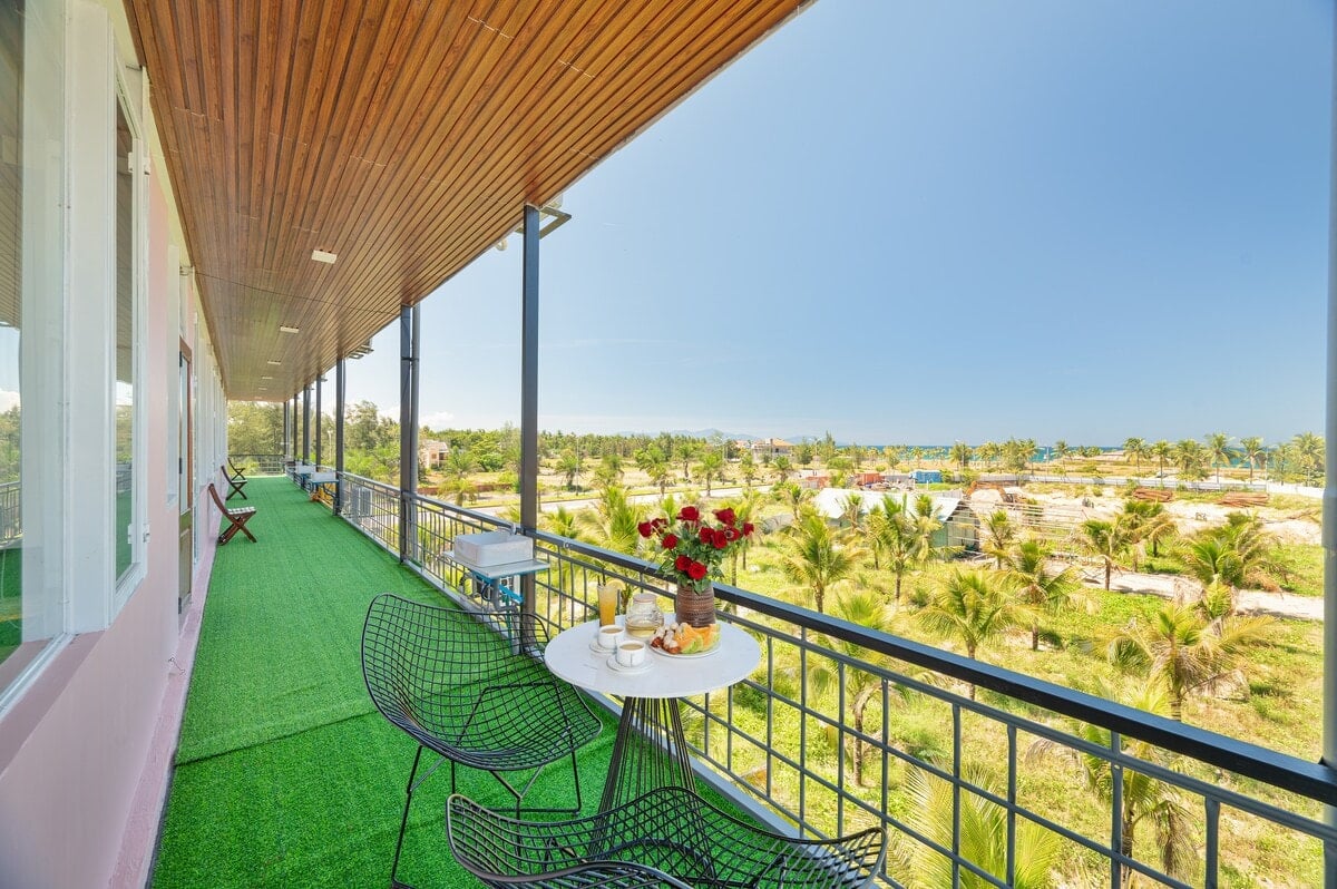 The balcony walkway, the sea beyond the palms