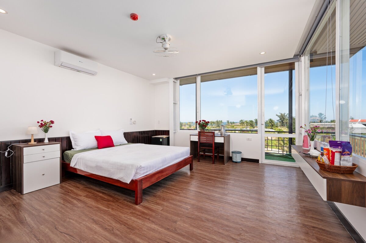 Double bed in front of the windows